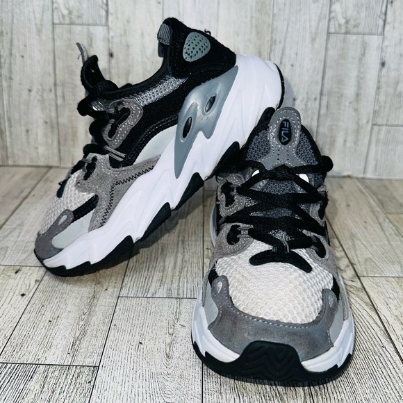 FILA Ray Tracer Evo 2 GS Boys Shoes Size 12✨ - Picture 1 of 13